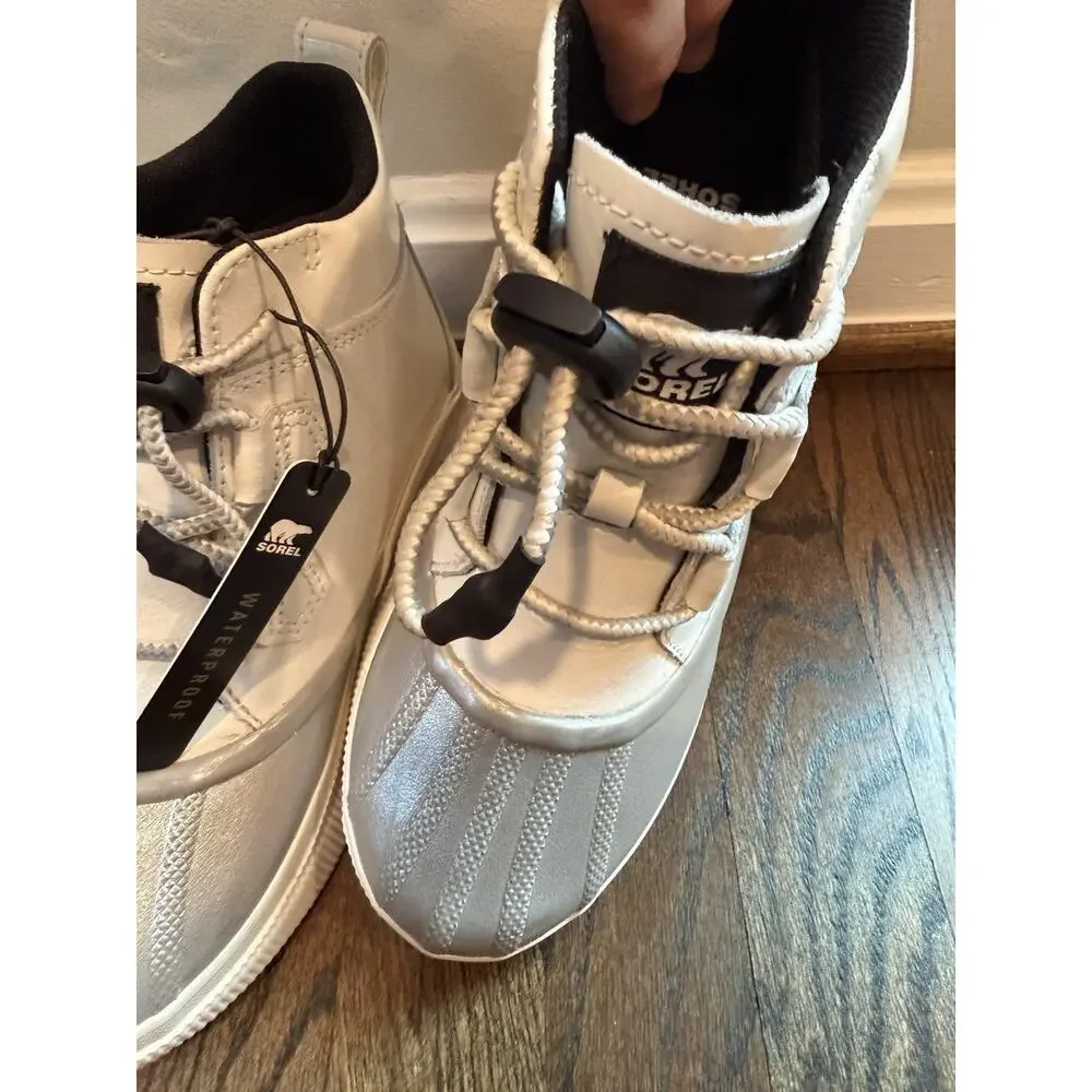 Sorel Out N About Waterproof Booties white silver Youth Sz 6 NWT